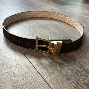 MICHAEL KORS Women’s reversible belt size 32/34